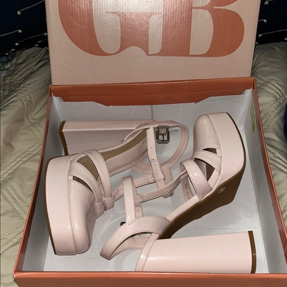 NWB GB Pink Chunky Heels - Picture 7 of 8